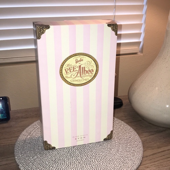 Collectible Mrs Albee Barbie 1997 - Picture 4 of 6